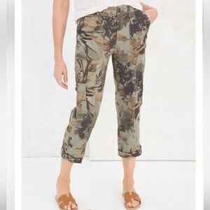Chico’s Poplin Camo Printed Convertible Crop Cargo Pants